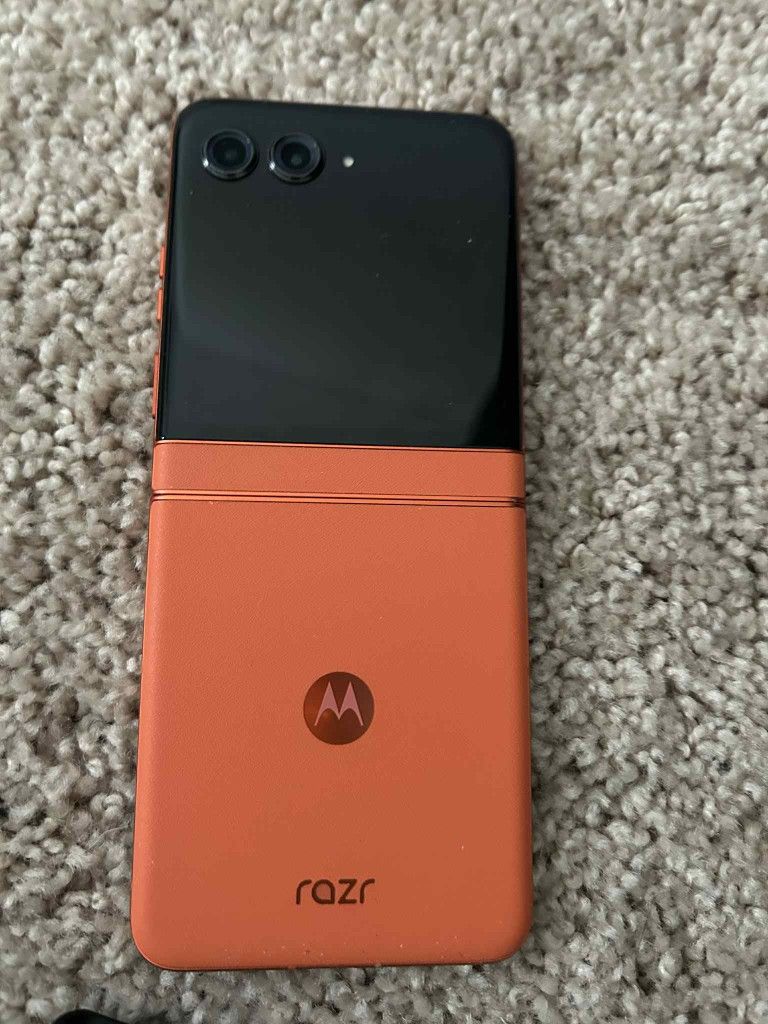 Moto Razr 2024