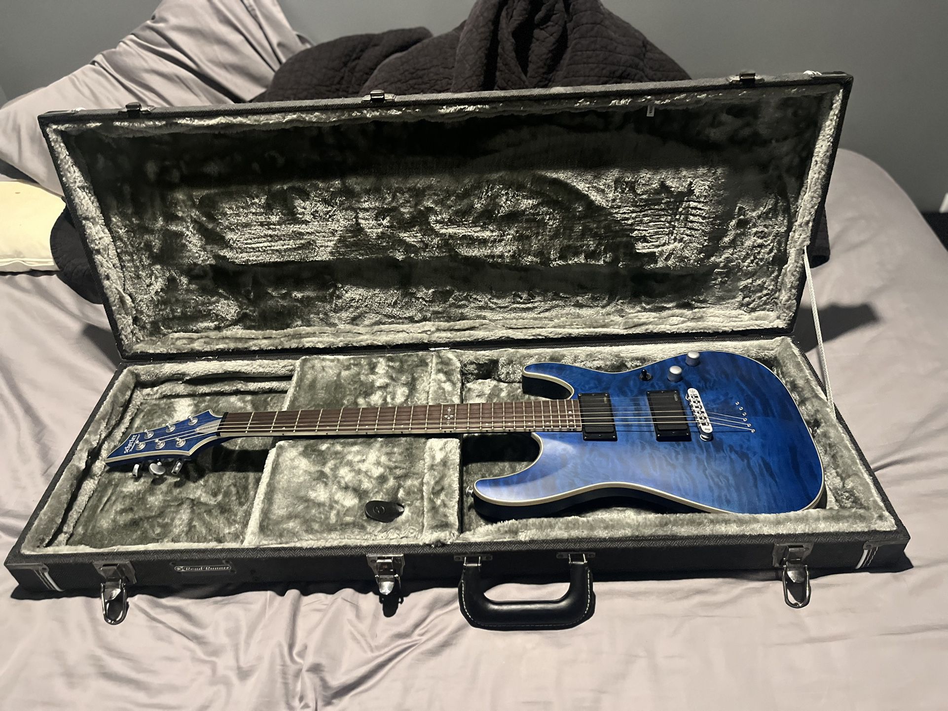Electric Guitar  With Hard Case 