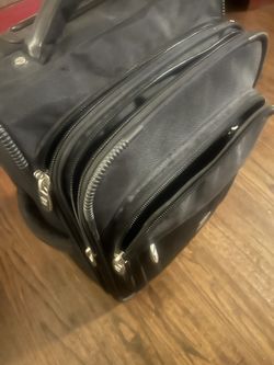small travel bag lots pockets great storage asking 25 need gone 