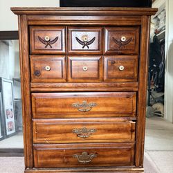 Dresser. Solid Wood 