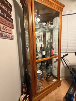 China Cabinet/Vitrina de Madera