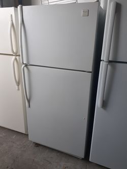 Whirlpool 32x65 White Top and Bottom Refrigerator