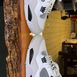 Jordan 4s