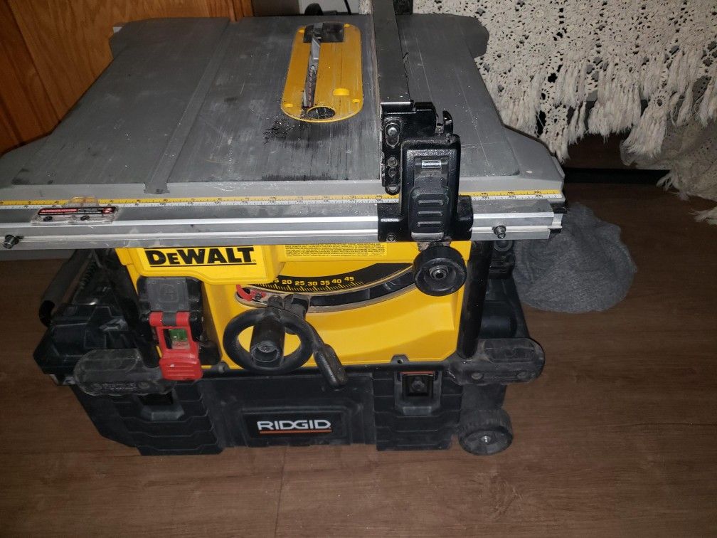DeWalt Saw