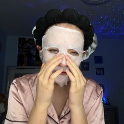 Hit Me Up If U Want Her Feet Pics