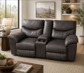 Power Reclining Loveseat w/ Console & Cupholders - Barely Used - Excellent Condition