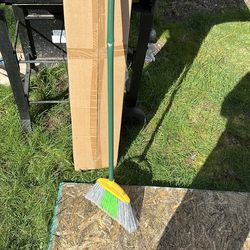 Pine-sol angle broom