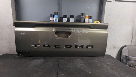 2024-2025-2026 /TOYOTA TACOMA TAILGATE OEM USED #10221