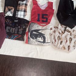 Lote de ropa de hombre i unas cuantas de mujer
