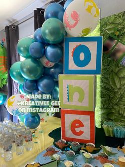 Word / name custom party decor boxes with balloon garland arch
