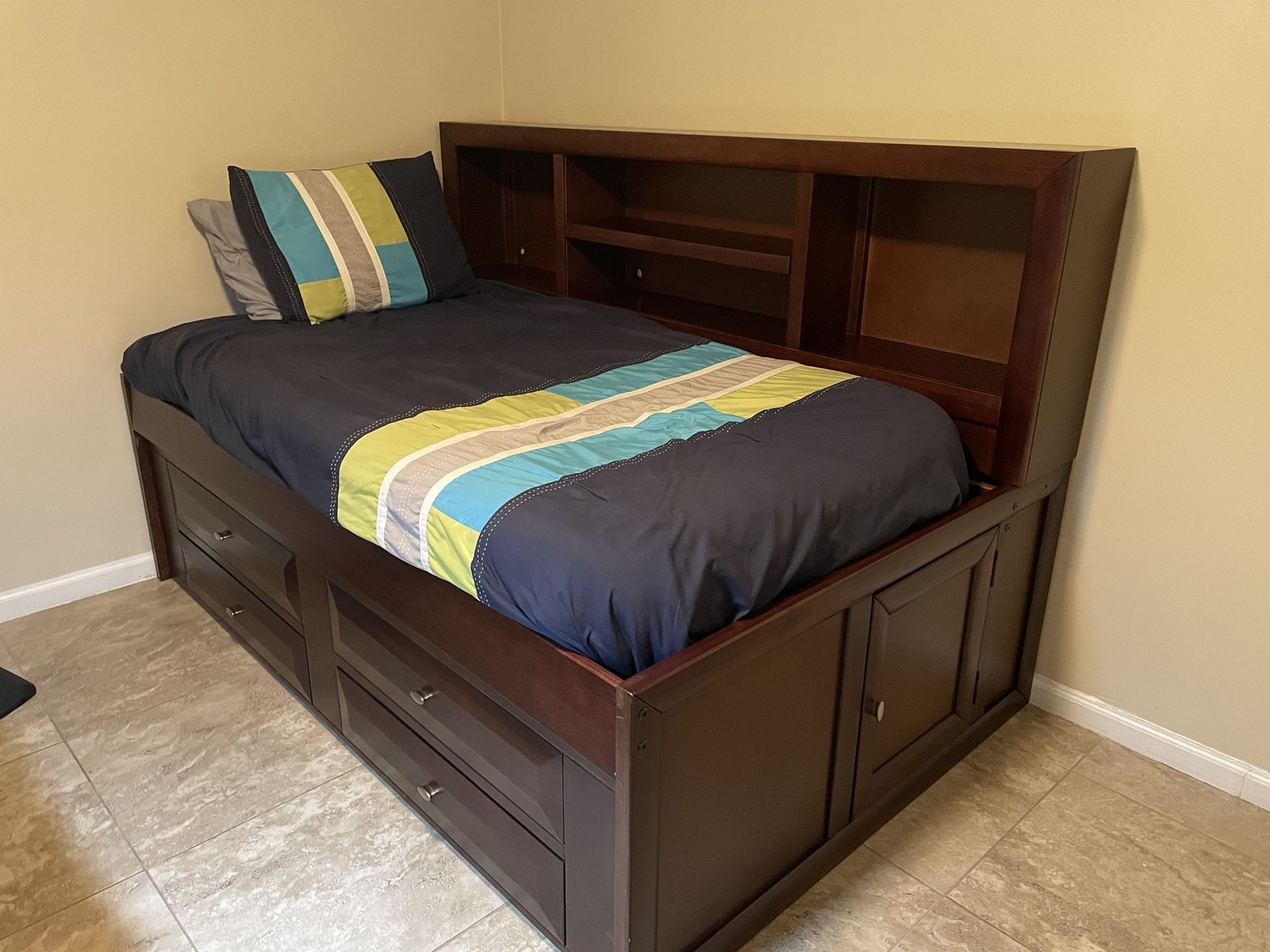 Twin Bed With Trundle