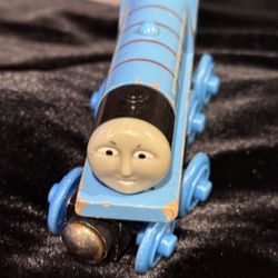 Thomas the Train GORDON Wooden Railway Magnet Tank Engine Early 2000s Magnetic