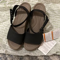 The Model Is Crocs The Size Is Seven Women’s. Never Used. Black and brown.