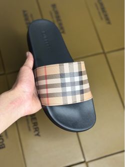 Burberry slides 8.5 and 9