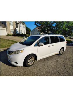 Fully Loaded 2011 Toyota Sienna XLE 6 Cyl FWD