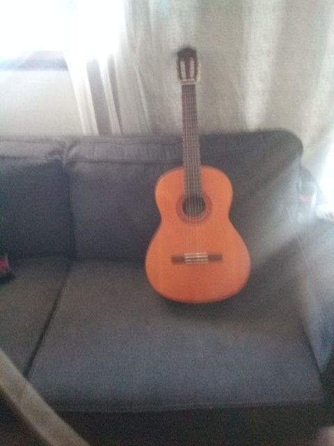 Yamaha Acoustic Guitar