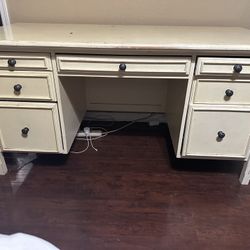 White Desk 