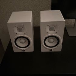 YAMAHA HS5’s