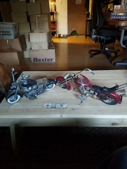 2 Harley Davidson model niles.