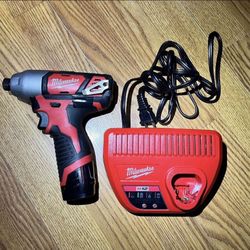 Milwaukee M12 12V Lithium-lon Cordless 1/4 in. Hex Impact With battery and charger
