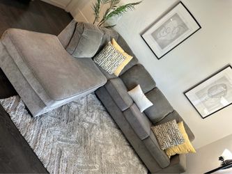 Absolutely gorgeous Ashley’s sectional couch !!