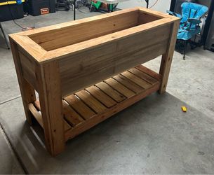 Raised garden bed