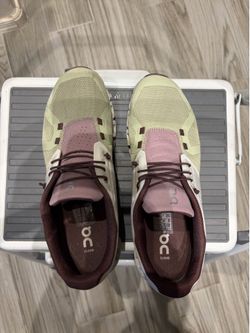 Women’s On Cloud size 10