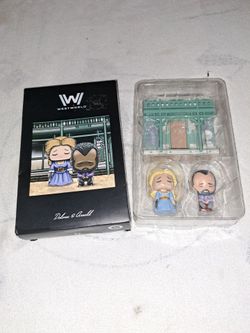Brand New Open Box Westworld Dolores And Arnold Collectable