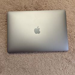 MacBook Air 1.1 GHz Quad-Core Intel Core i5 8 GB