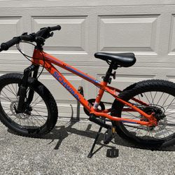 Schwinn Axum 20 Mountain Bike