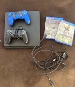 PS4 + 2 controllers