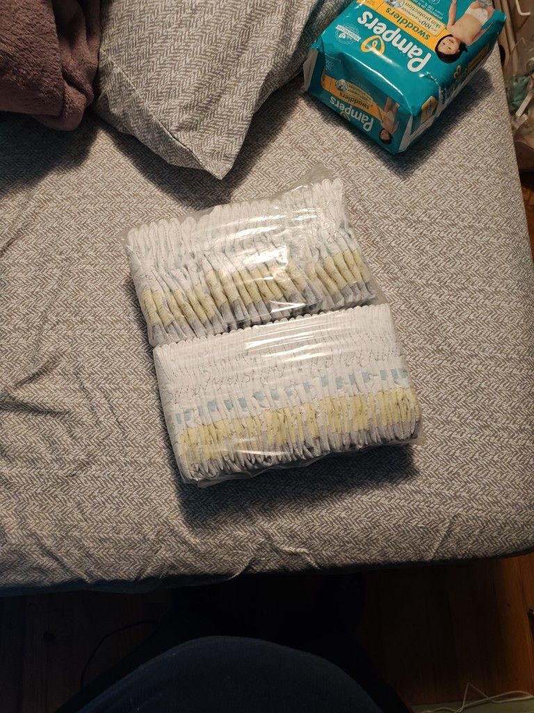 53 Pampers Swaddlers Diapers Size 1