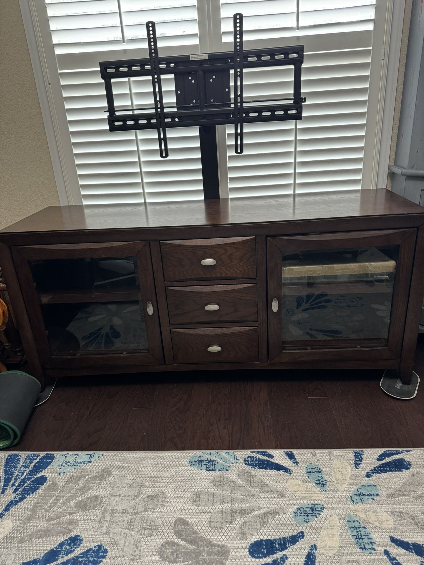 Entertainment Stand With Tv Mount 