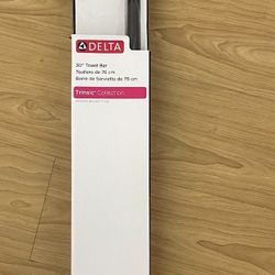 Delta 75930-RB Trinsic 30" Wall Mounted Towel Bar