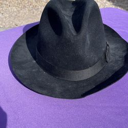 Men’s felt fedora hat $3