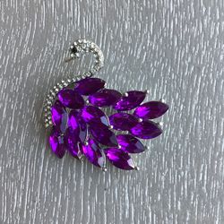 Exquisite Swan Brooch W/ Purple Crystals In Silvery Setting