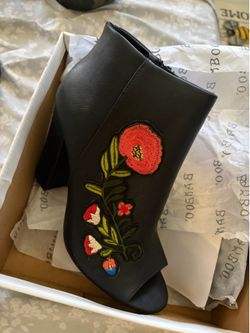 Women’s shoes size 8