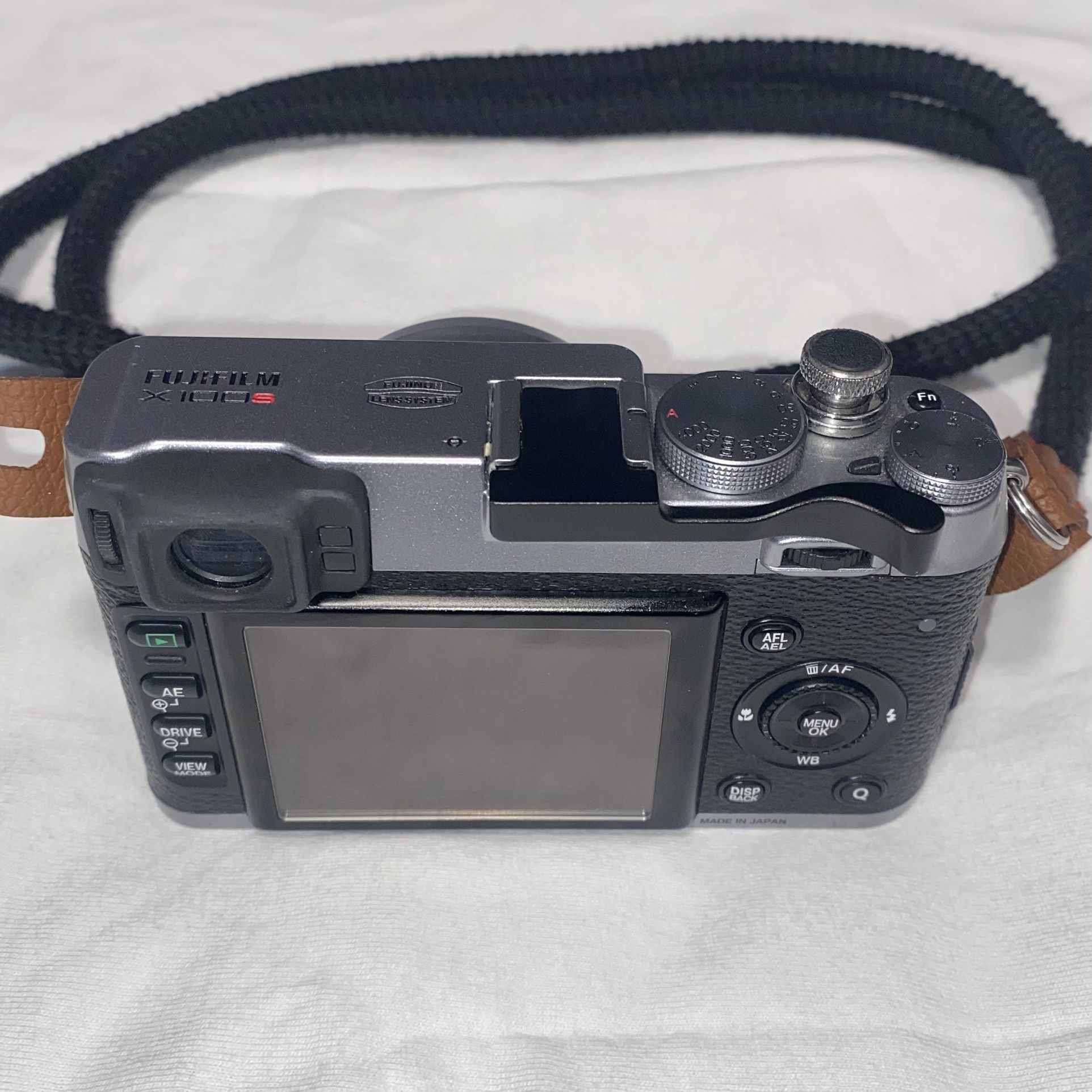 Fujifilm X100S Digital Camera with 2 extra Battery and and Charger