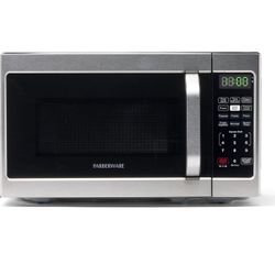 Farberware Microwave/ NEW / 700 Watt