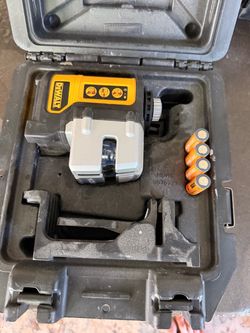 DEWALT DW089K Self-Leveling 3 Beam Line Laser