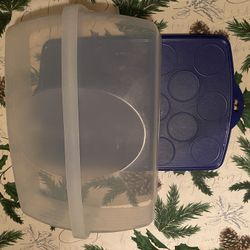 Tupperware Cupcake/ Cake Carrier With Snap Lid