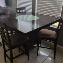 Dinning table and 4 chairs