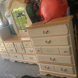 3-Piece Set Wooden Dresser Set With Floral Design and Mirror 