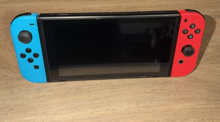 NINTENDO SWITCH MARIO CART 8 DELUX BUNDLE