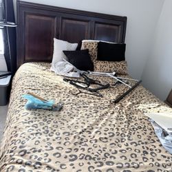 Queen Bed With Media Chest 