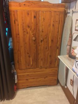 Wardrobe chest, must go