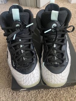 Nike Foams Size 6