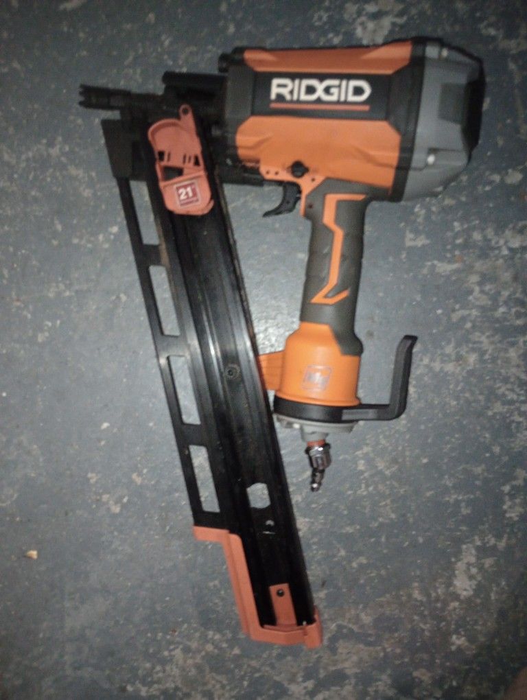 Ridged 21-Degree 3-1/2 in. Round Head Framing Nailer / Nail Gun