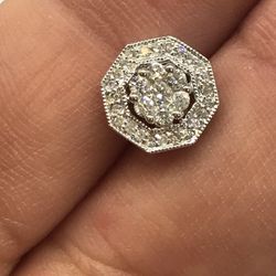 14k White Gold  Earring Stud With Diamonds