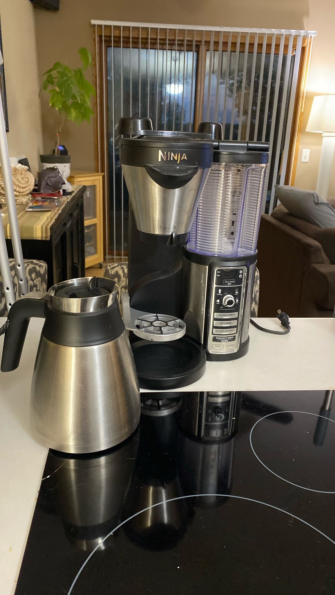 Ninja Coffee Maker With Gold Filter. Works Great. It Displays “clean” But It’s Been Cleaned 3 Times And Still Displays That.